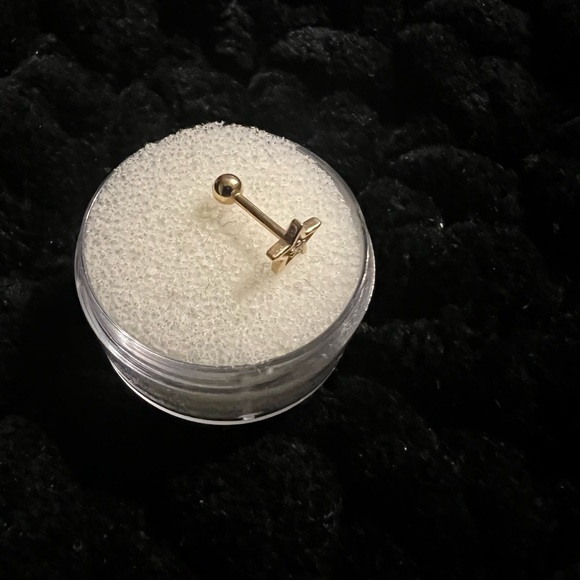 Threaded star 14 k yellow gold with a tiny diamond in the middle - Picture 4 of 6